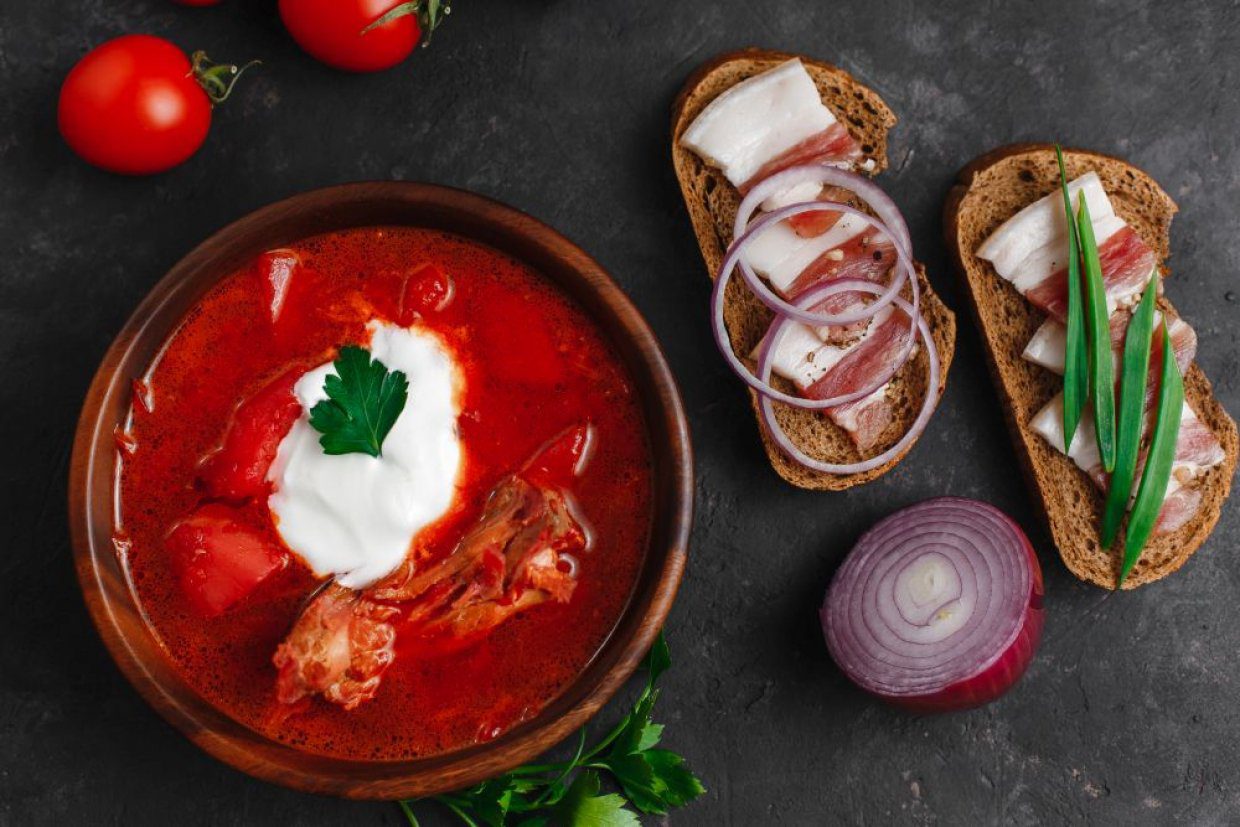 Venga a disfrutar con nosotros de los sabores de Ucrania y sienta la calidez de nuestra hospitalidad.